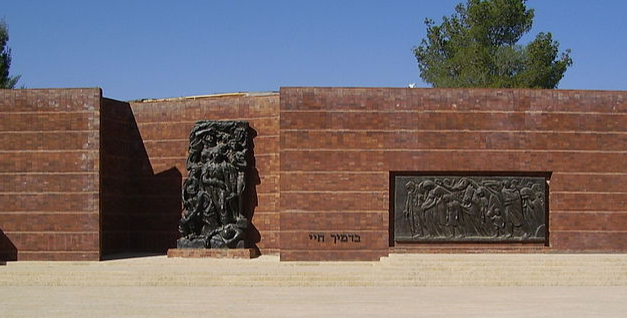 Memorializing the Warsaw Ghetto Uprising: Nathan Rapaport’s Monument